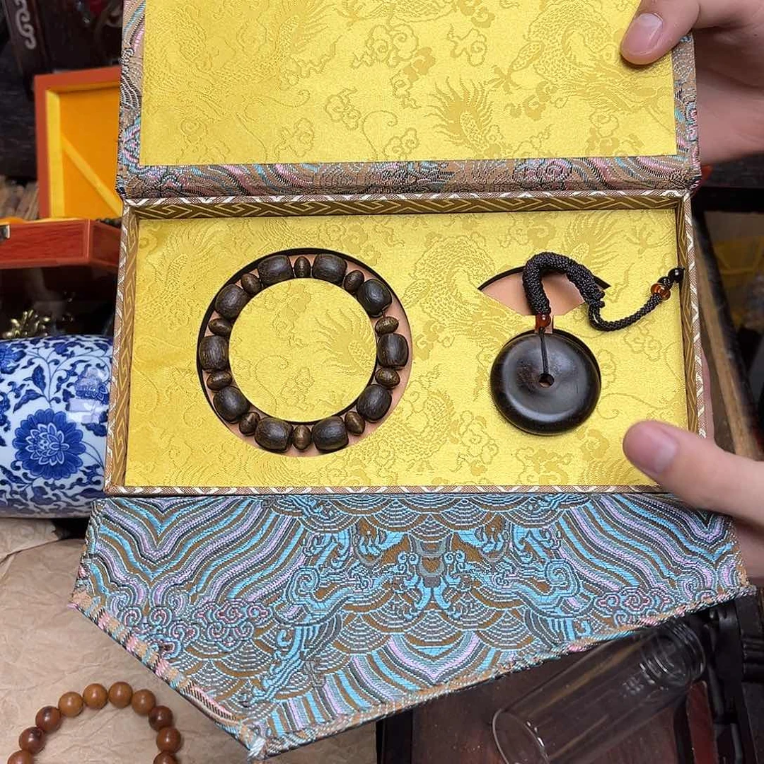 大叶紫檀（黑酸枝木类）