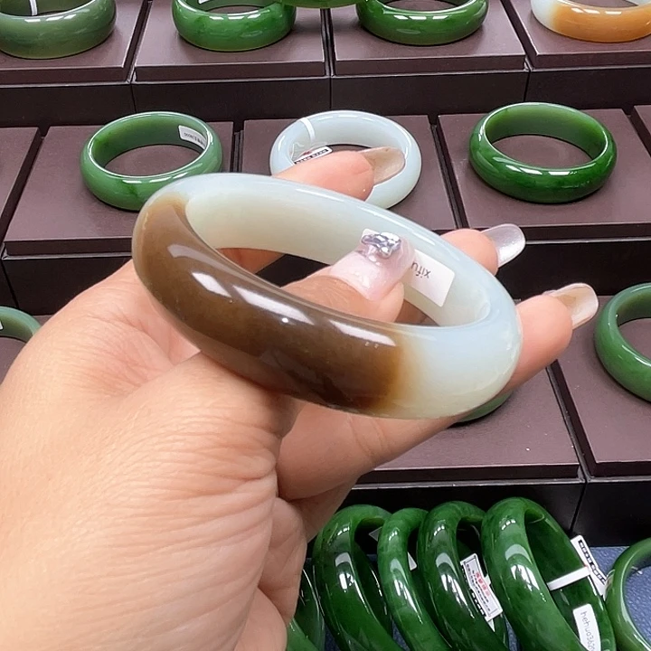 和田玉未镶嵌手镯