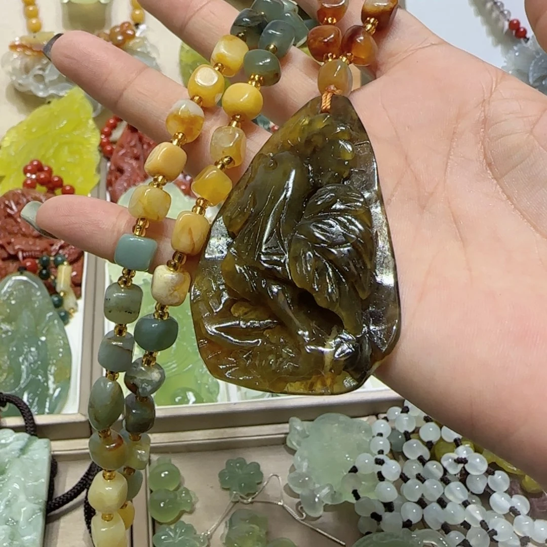 未镶嵌蛇纹石玉吊坠