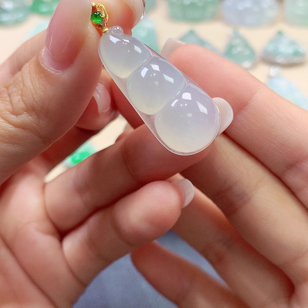 翡翠18K金镶嵌颈饰翡翠