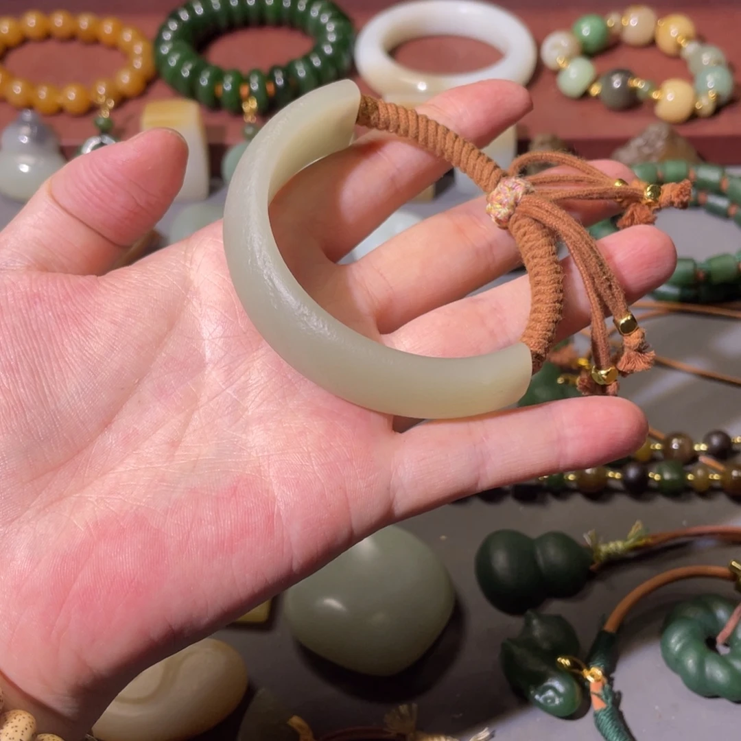 山***，和田玉未镶嵌颈饰