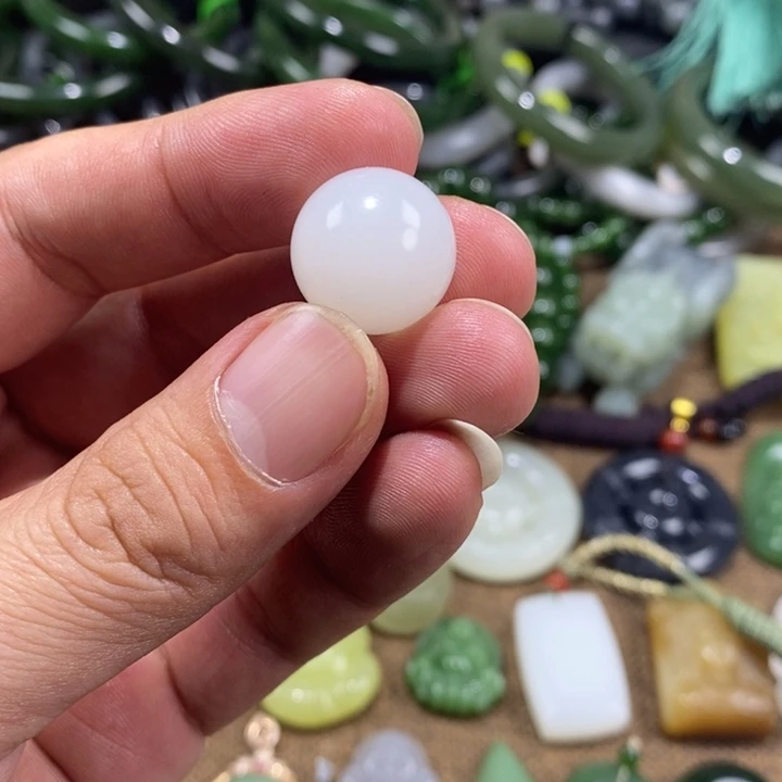 静***谁和田玉（糖玉）未镶嵌车挂