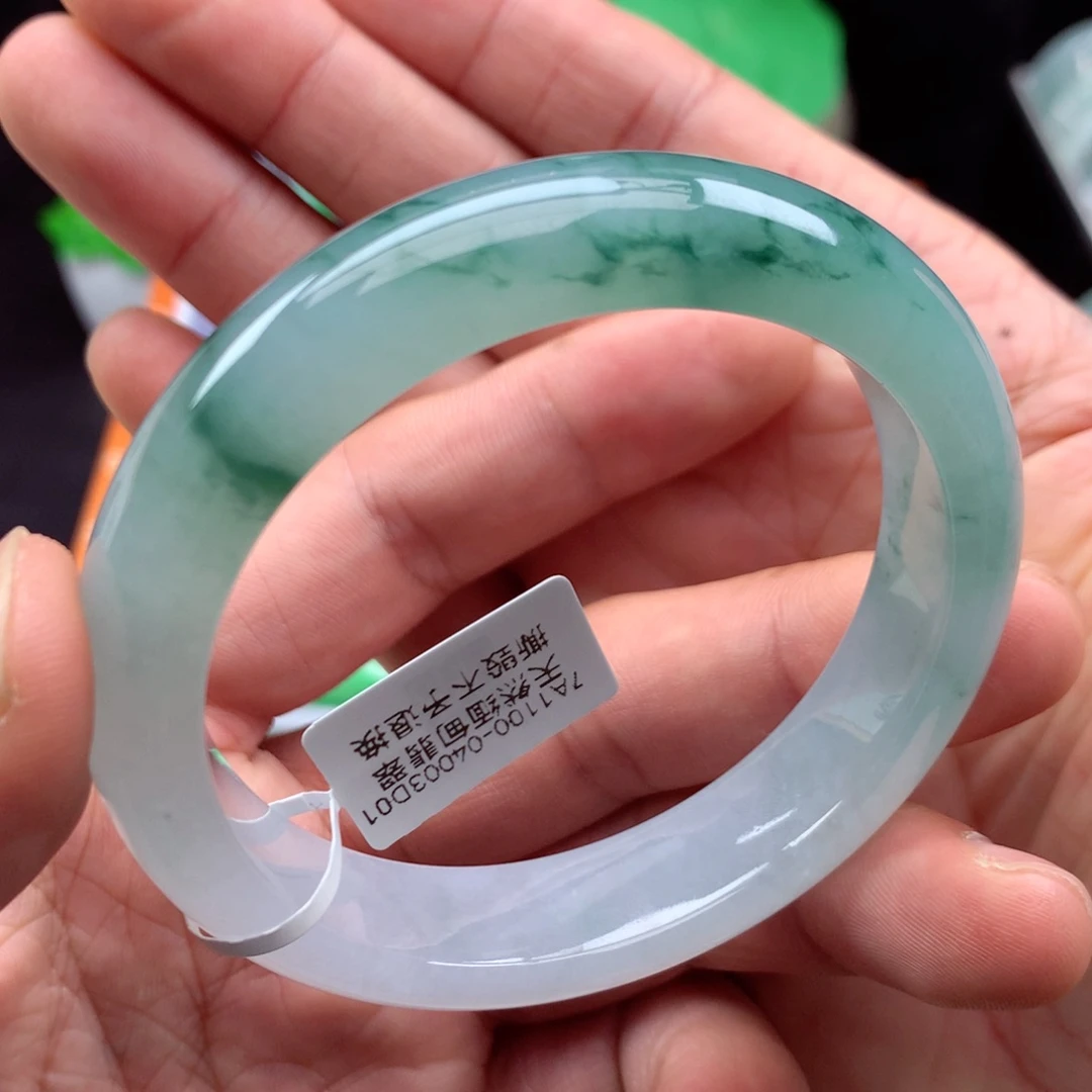 翡翠手镯未镶嵌缅甸翡翠