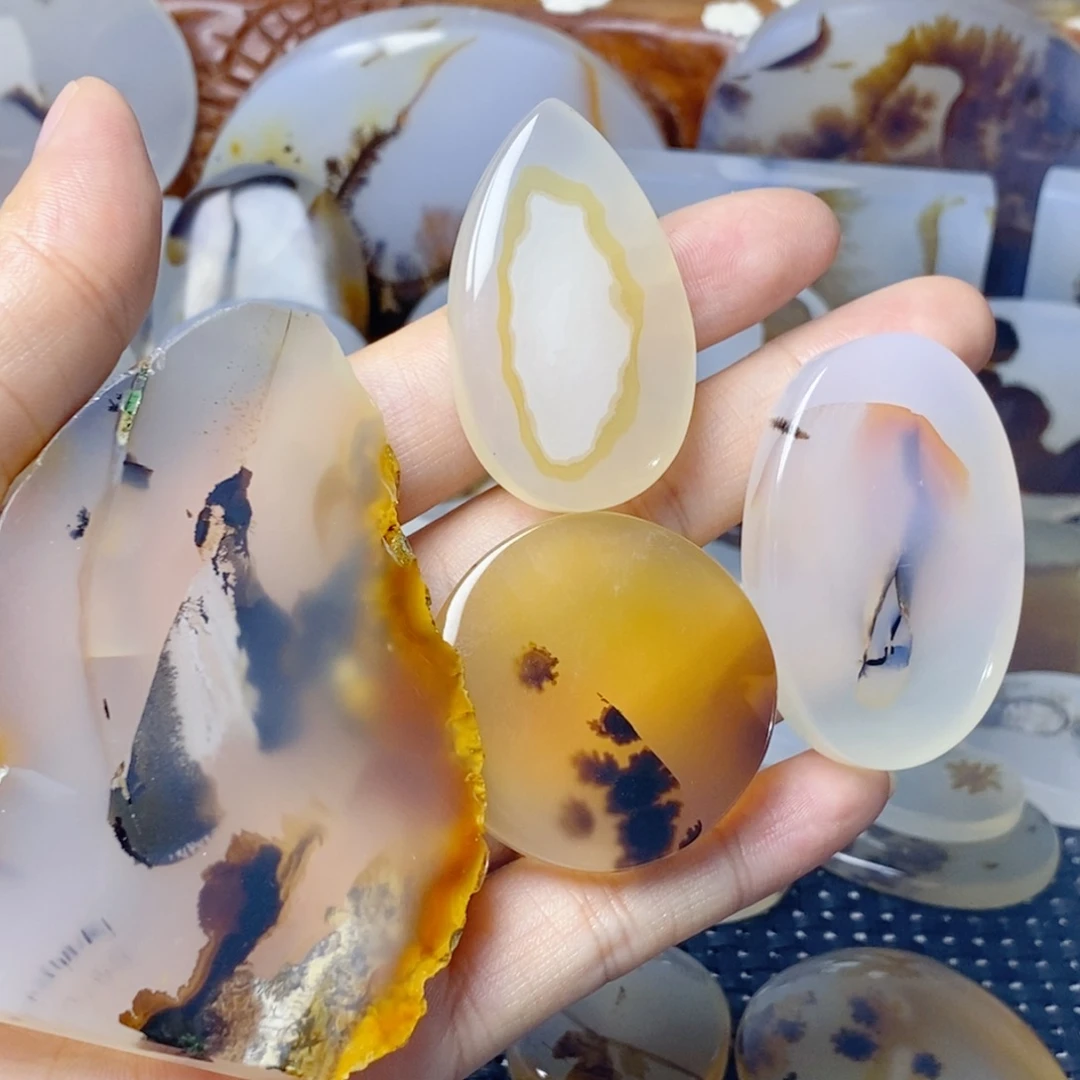 李***7玛瑙/玉髓未镶嵌珠宝半成品