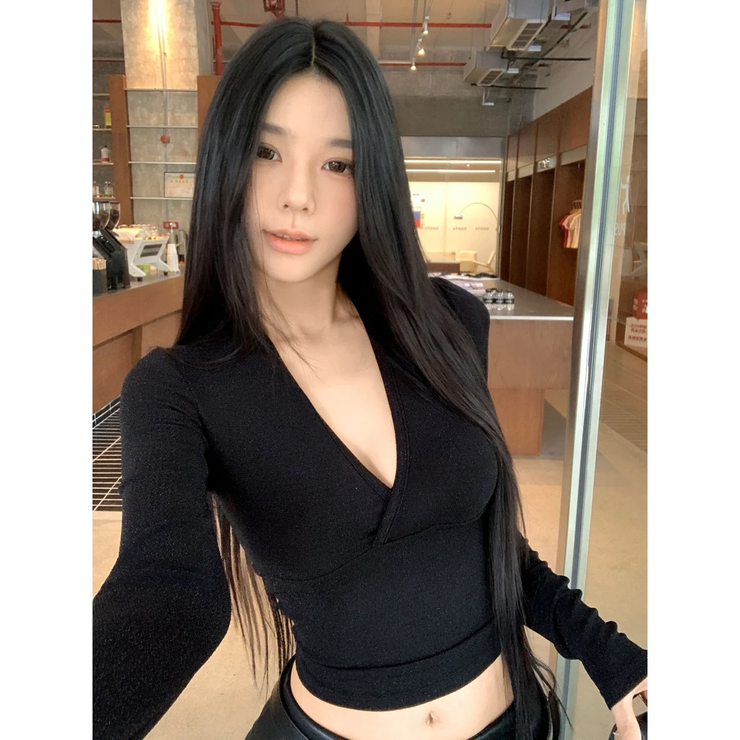 黑色交叉v领长袖T恤女秋季美式辣妹修身内搭紧身显瘦短款打底上衣