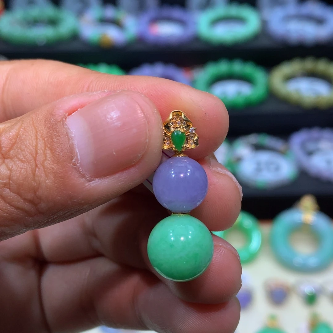 翡翠18K金镶嵌颈饰