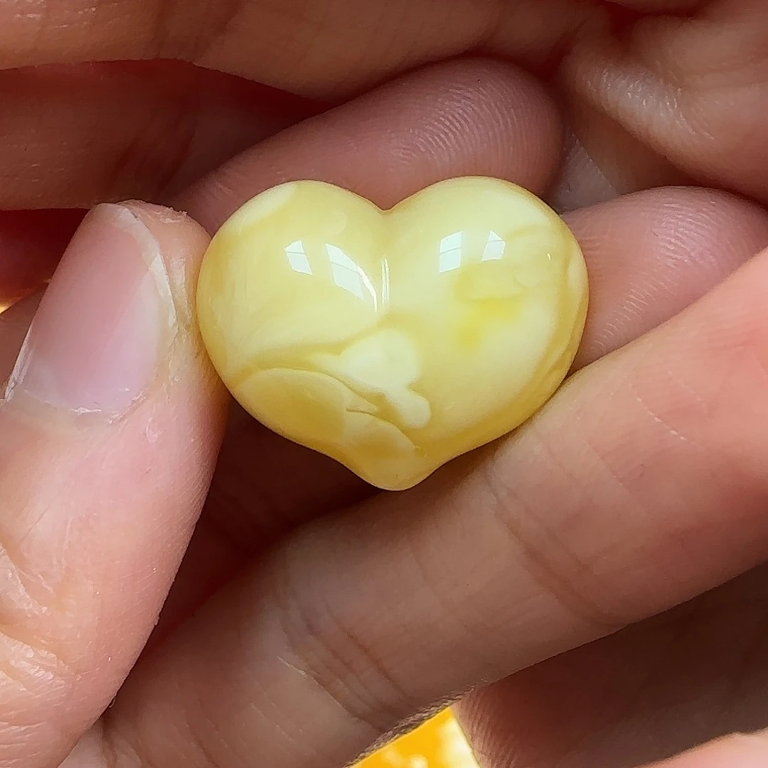 蜜蜡未镶嵌珠宝奇石