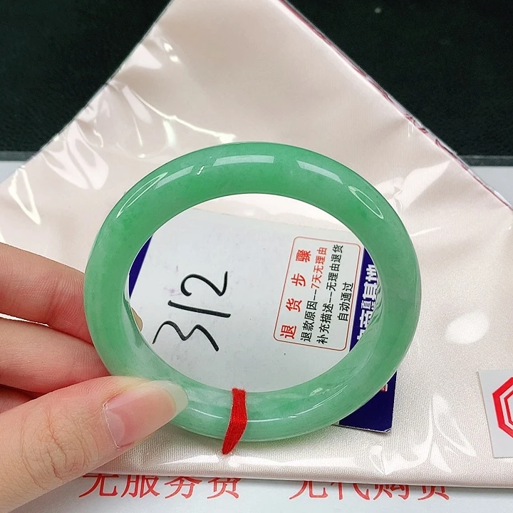 未镶嵌手镯翡翠萌*?翡翠手镯