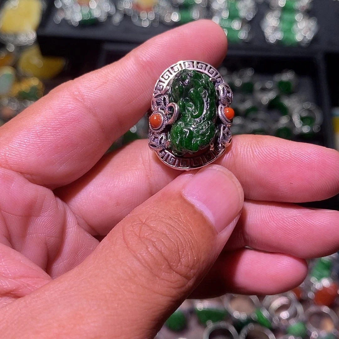 重工满镶绿色貔貅