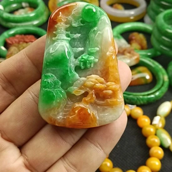 翡翠颈饰未镶嵌仁*