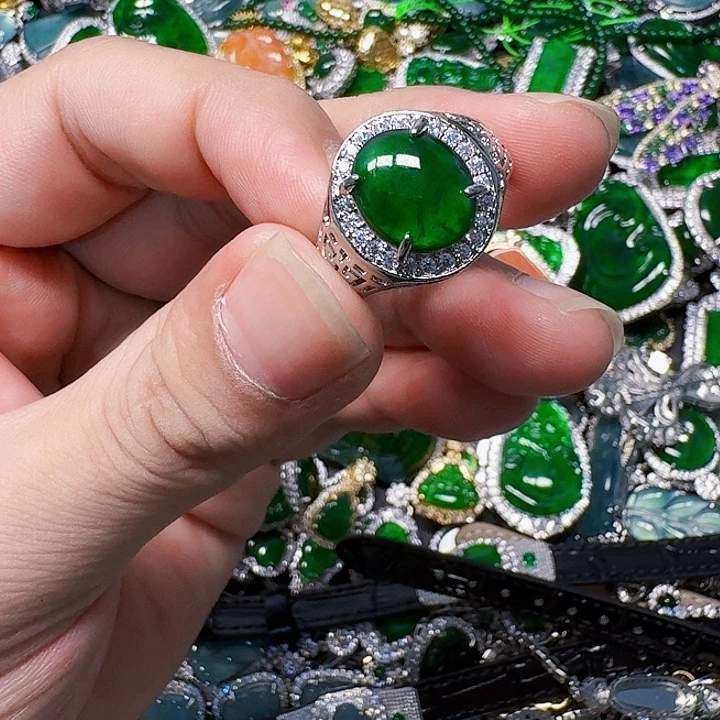 翡翠颈饰未镶嵌天然A货翡翠放漏