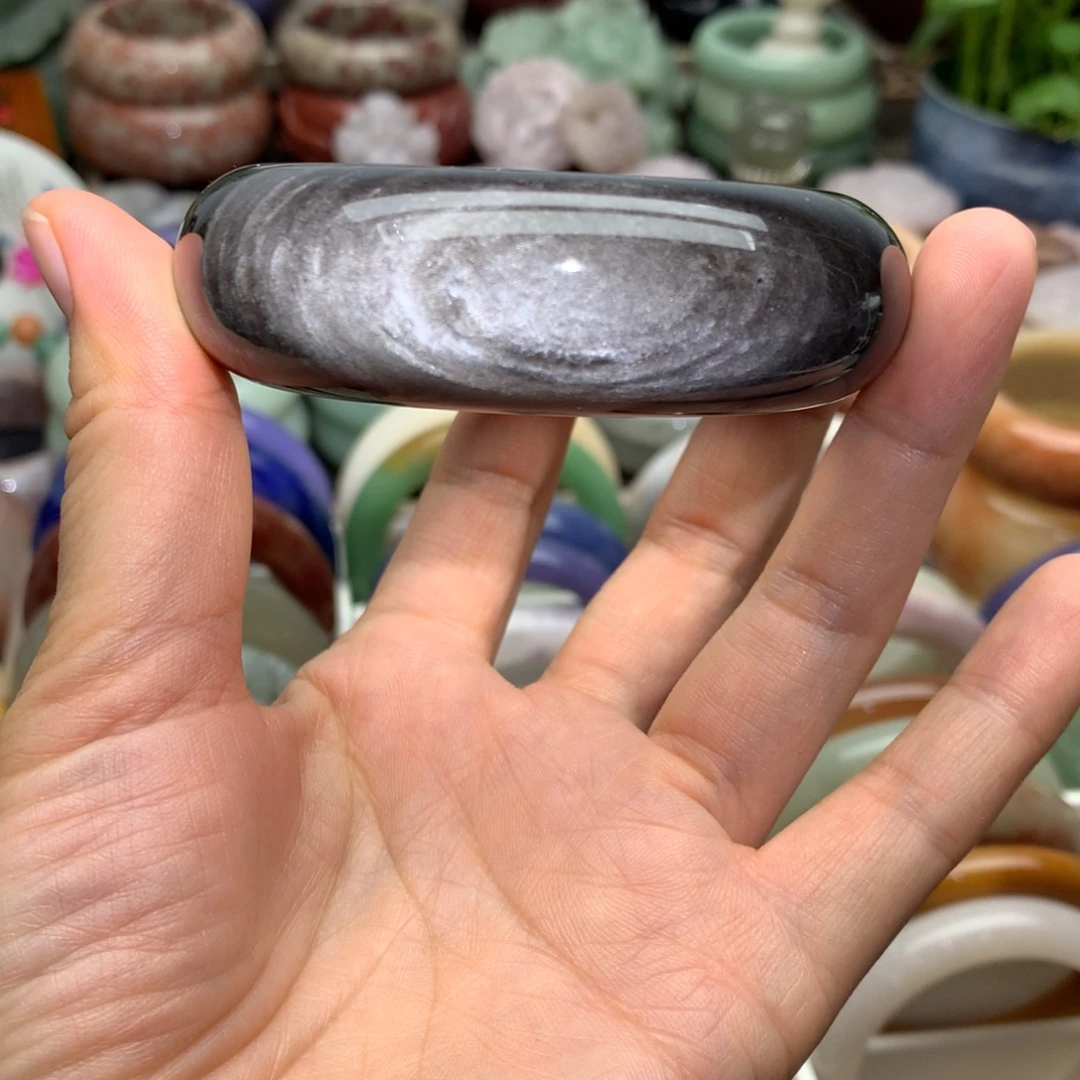 如***昔石英岩玉未镶嵌手镯