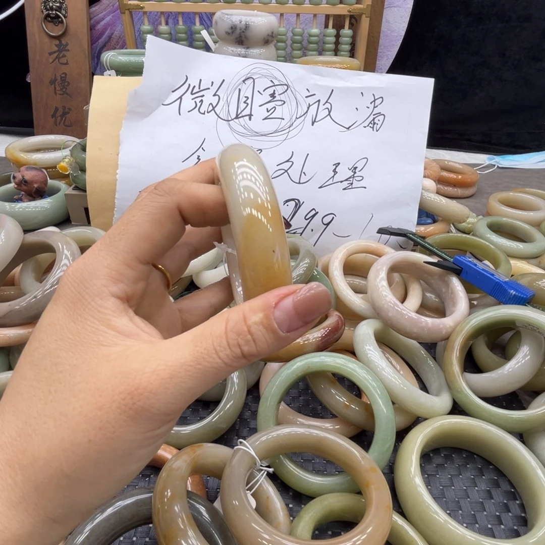 兰***-石英质玉未镶嵌手镯