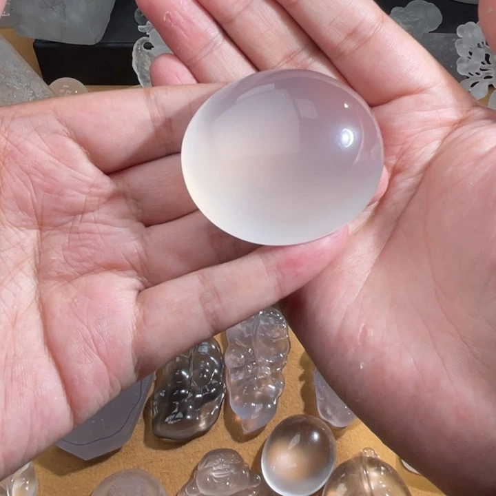 杨***立定制石英质玉未镶嵌牌子