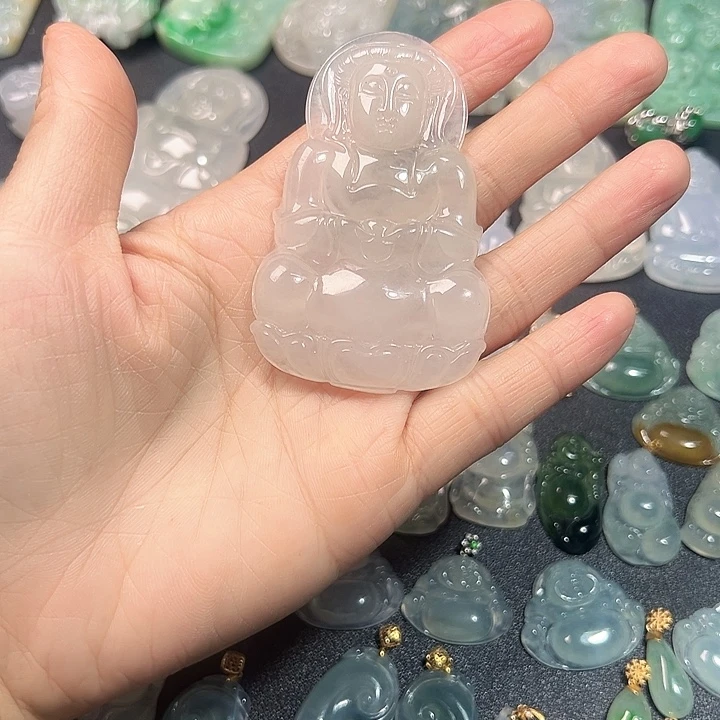 翡翠未镶嵌颈饰大观音