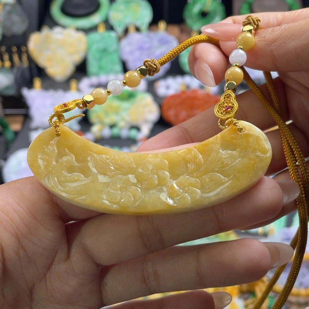 翡翠未镶嵌颈饰待编织