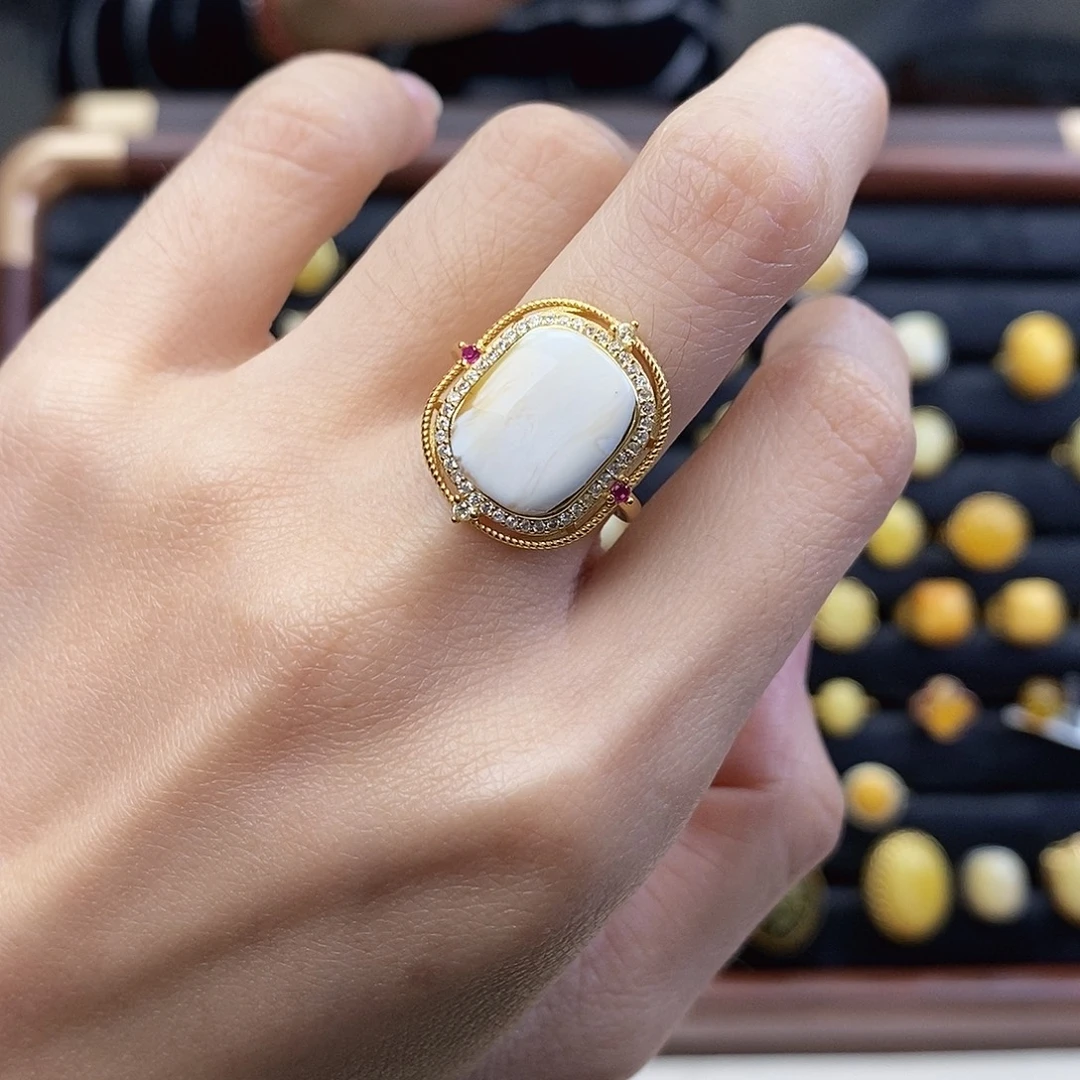 琥珀未镶嵌裸石成品