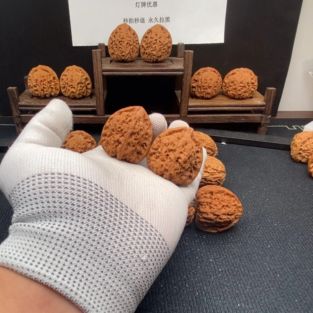 文玩核桃吊坠橘红皮全品三角南将石38尺寸