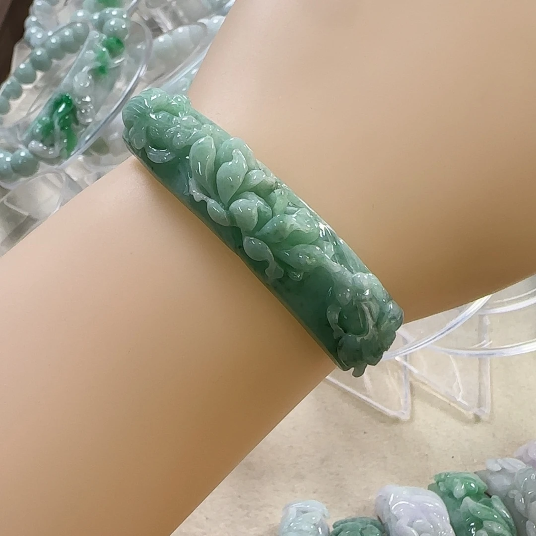 惜***珍翡翠未镶嵌颈饰手牌