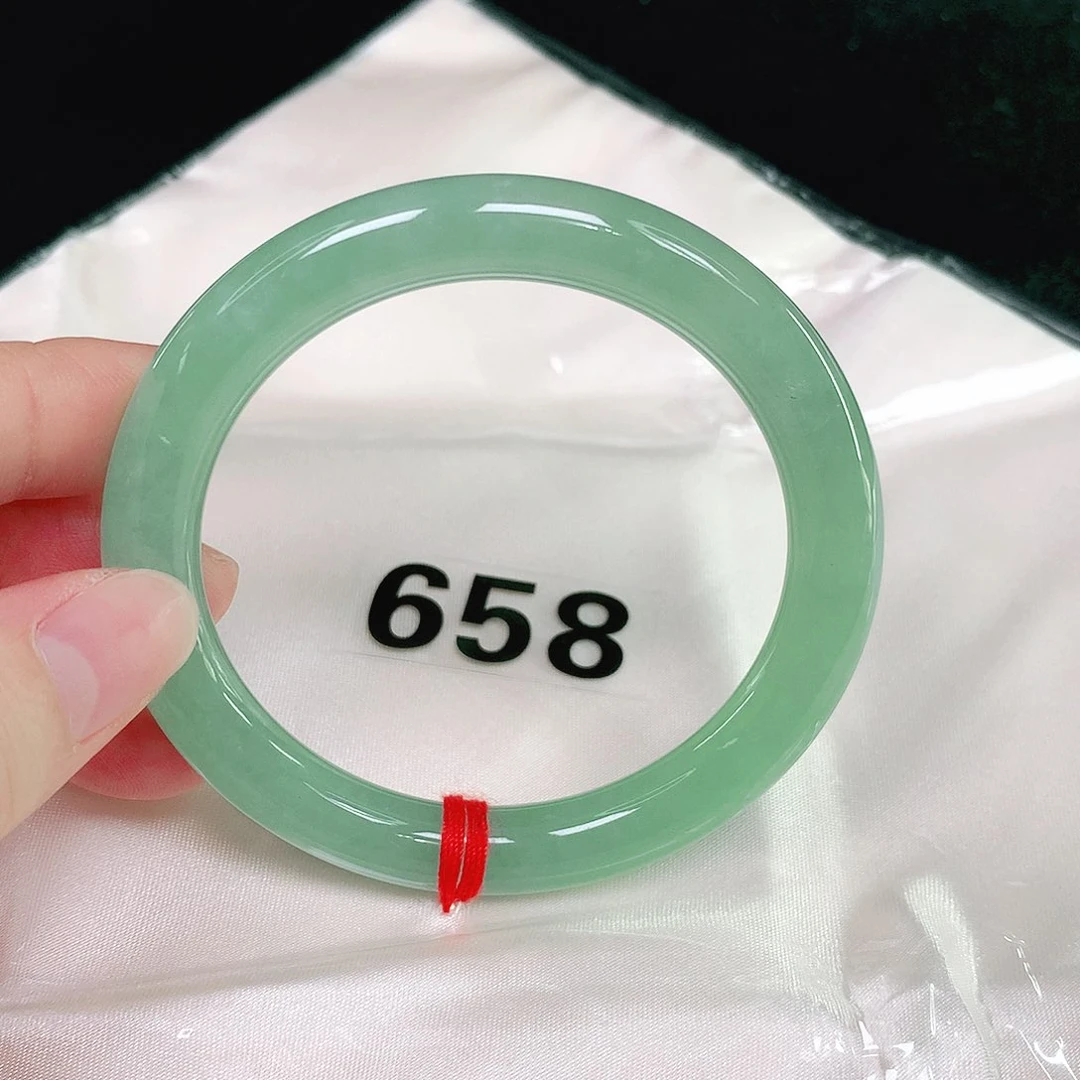 翡翠手镯（圆镯）未镶嵌