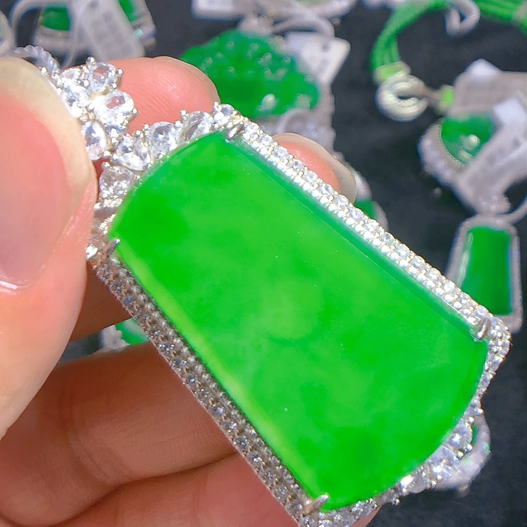 翡翠颈饰银S925镶嵌吊坠