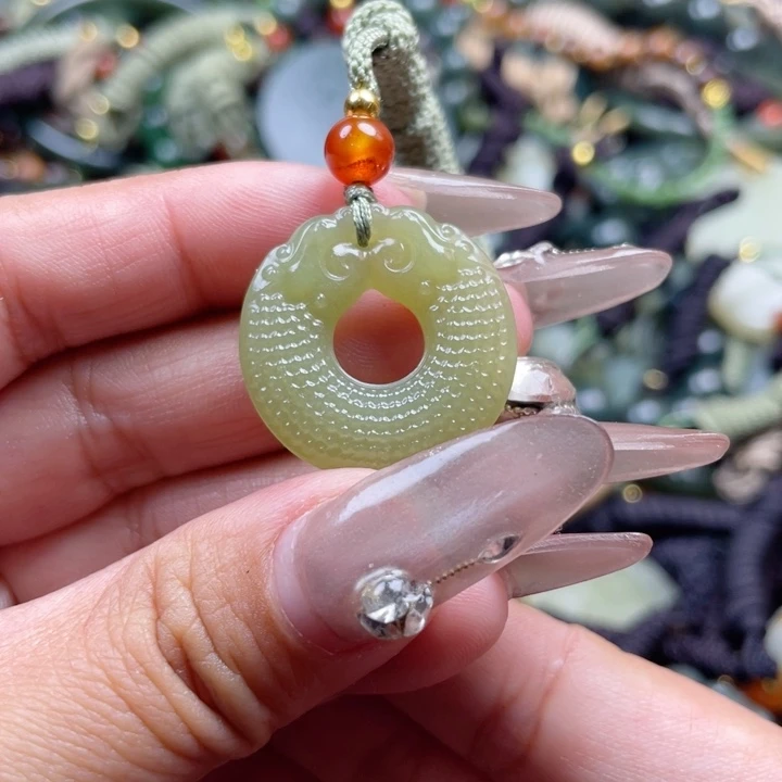 和田玉颈饰未镶嵌