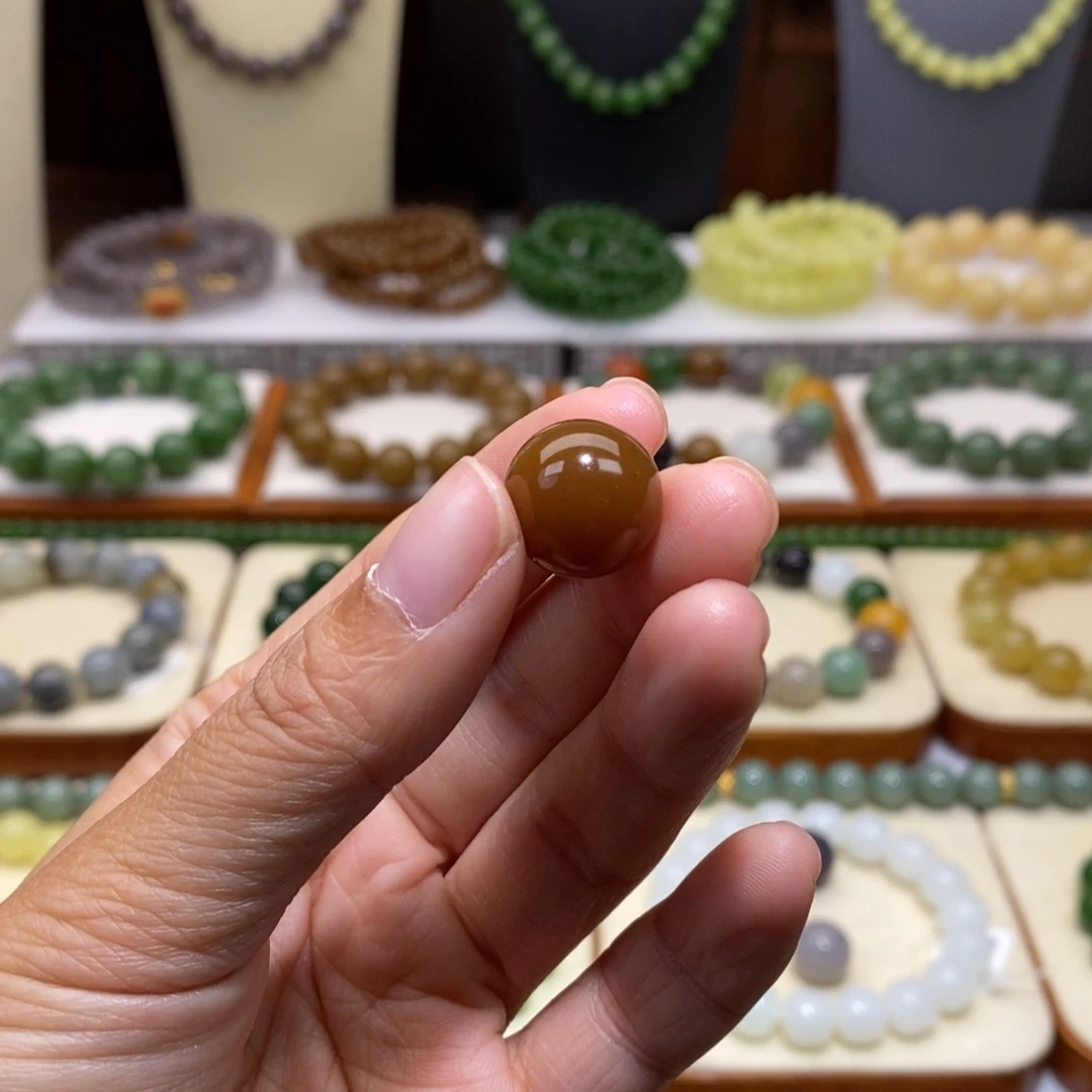 黄***弘和田玉未镶嵌吊坠(不含链)