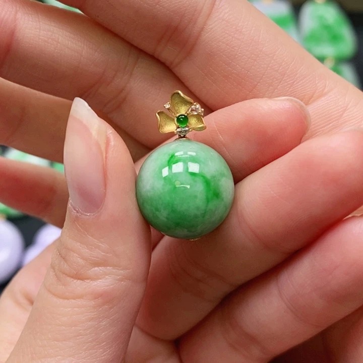 翡翠颈饰未镶嵌吊坠