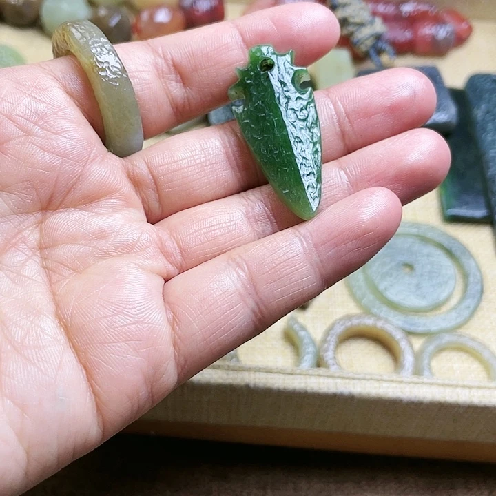 和田玉（糖玉）吊坠未镶嵌牛**?8