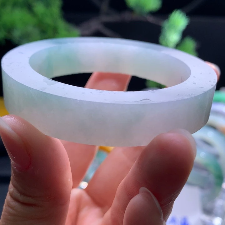 未镶嵌翡翠手镯定制翡翠小*语