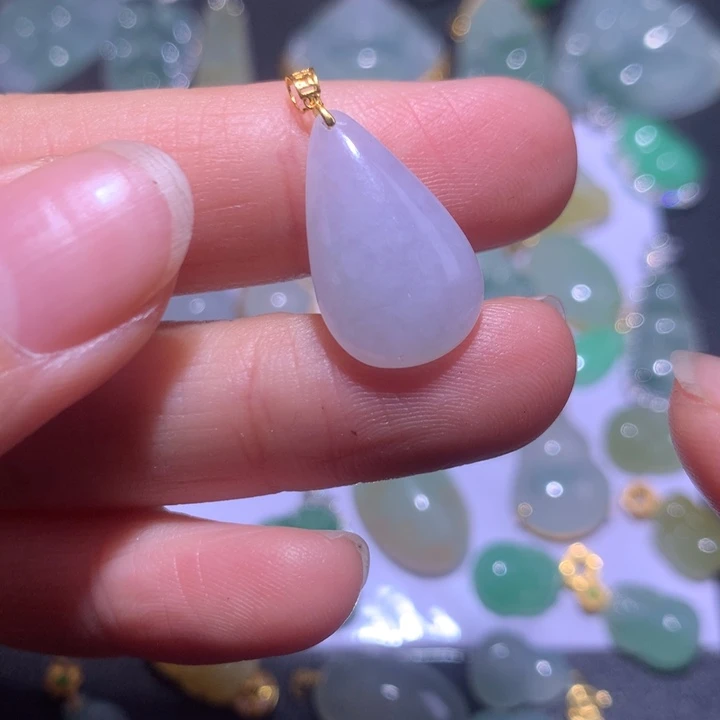 翡翠颈饰18K金镶嵌翡翠