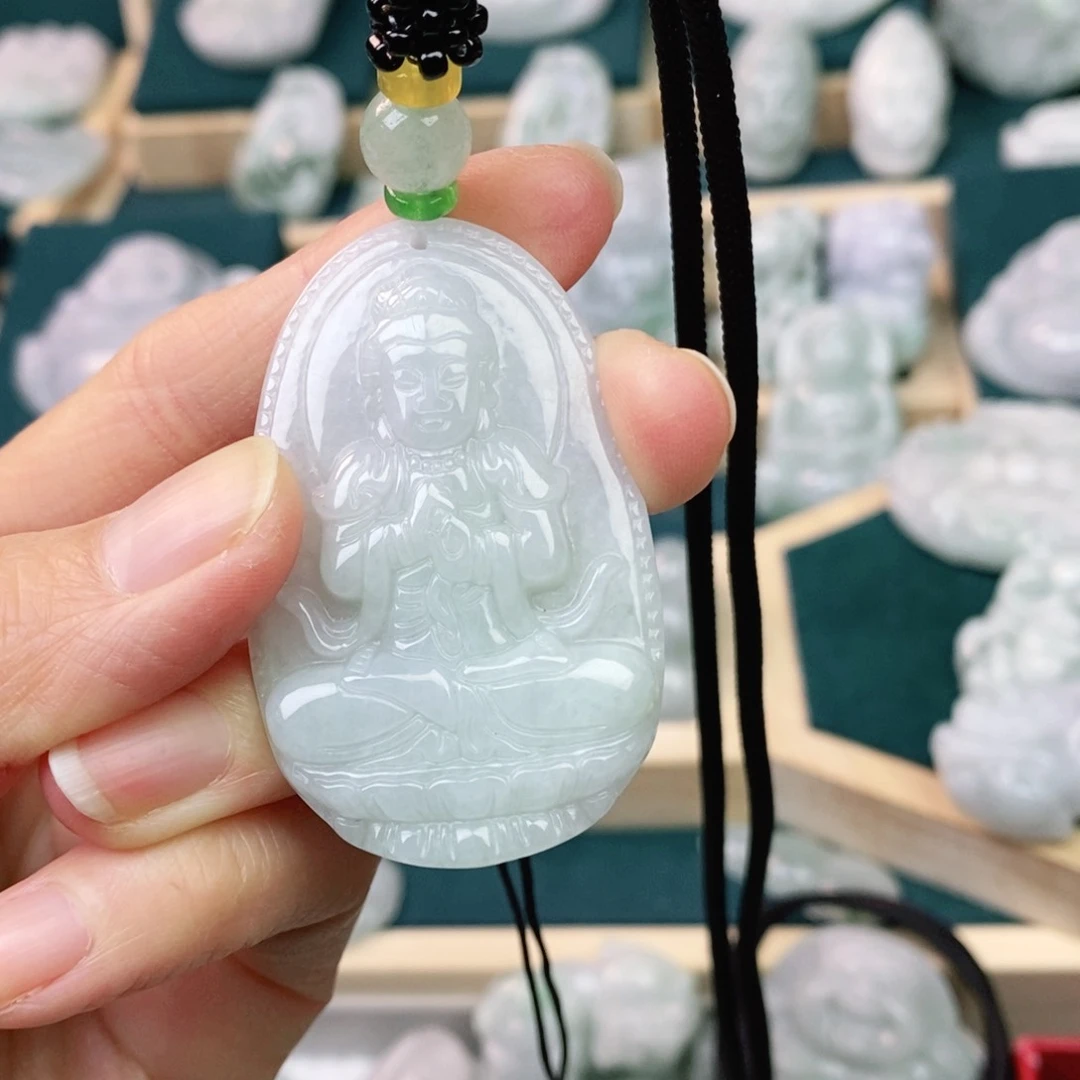 翡翠颈饰未镶嵌。**。大日如来