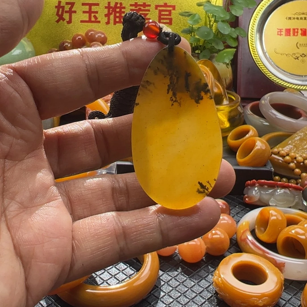 石英质玉未镶嵌颈饰