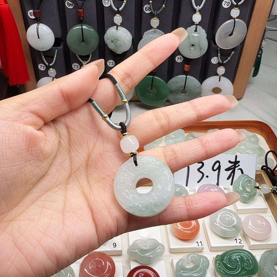 石英质玉未镶嵌颈饰