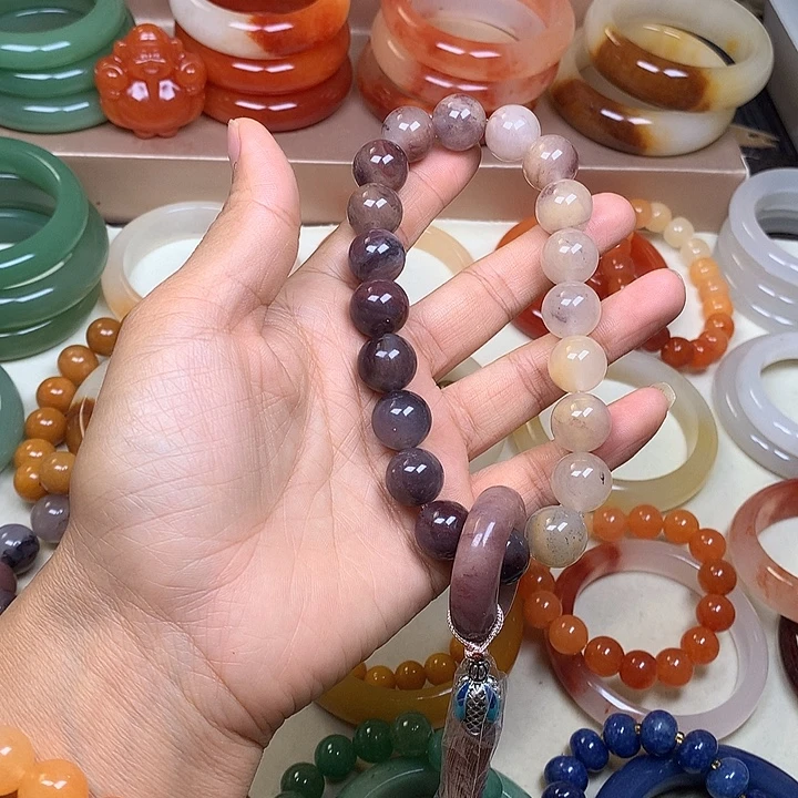 未镶嵌手镯石英质玉