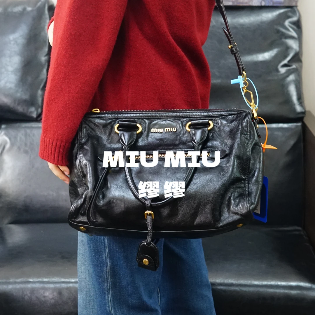 95新 MIU MIU/缪缪 miumiu/黑金斜跨包/HD01717060/7060