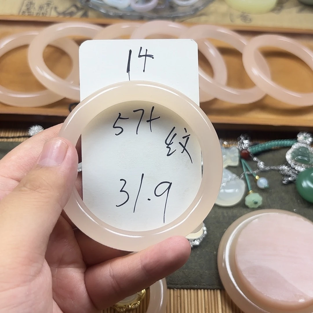 石英质玉手镯未镶嵌14