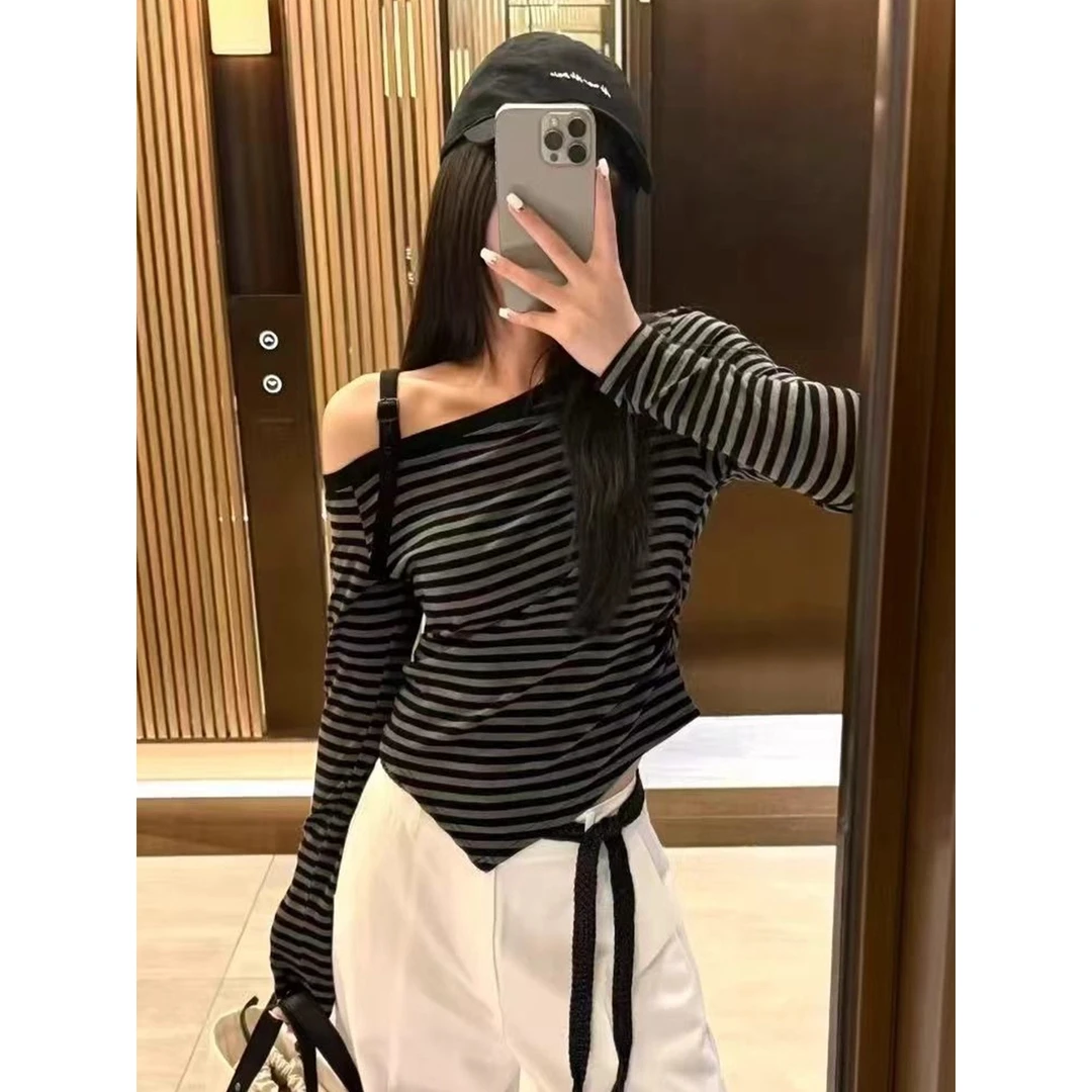 美爆了！不规则斜领露肩条纹长袖T恤女2025年秋季新款修身显瘦上衣