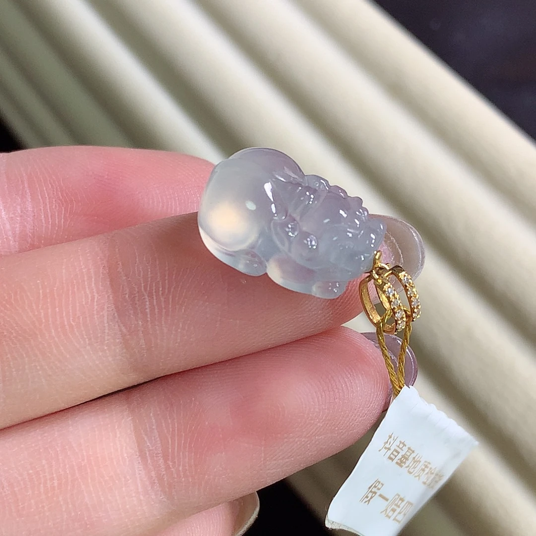 翡翠18K金镶嵌颈饰貔貅
