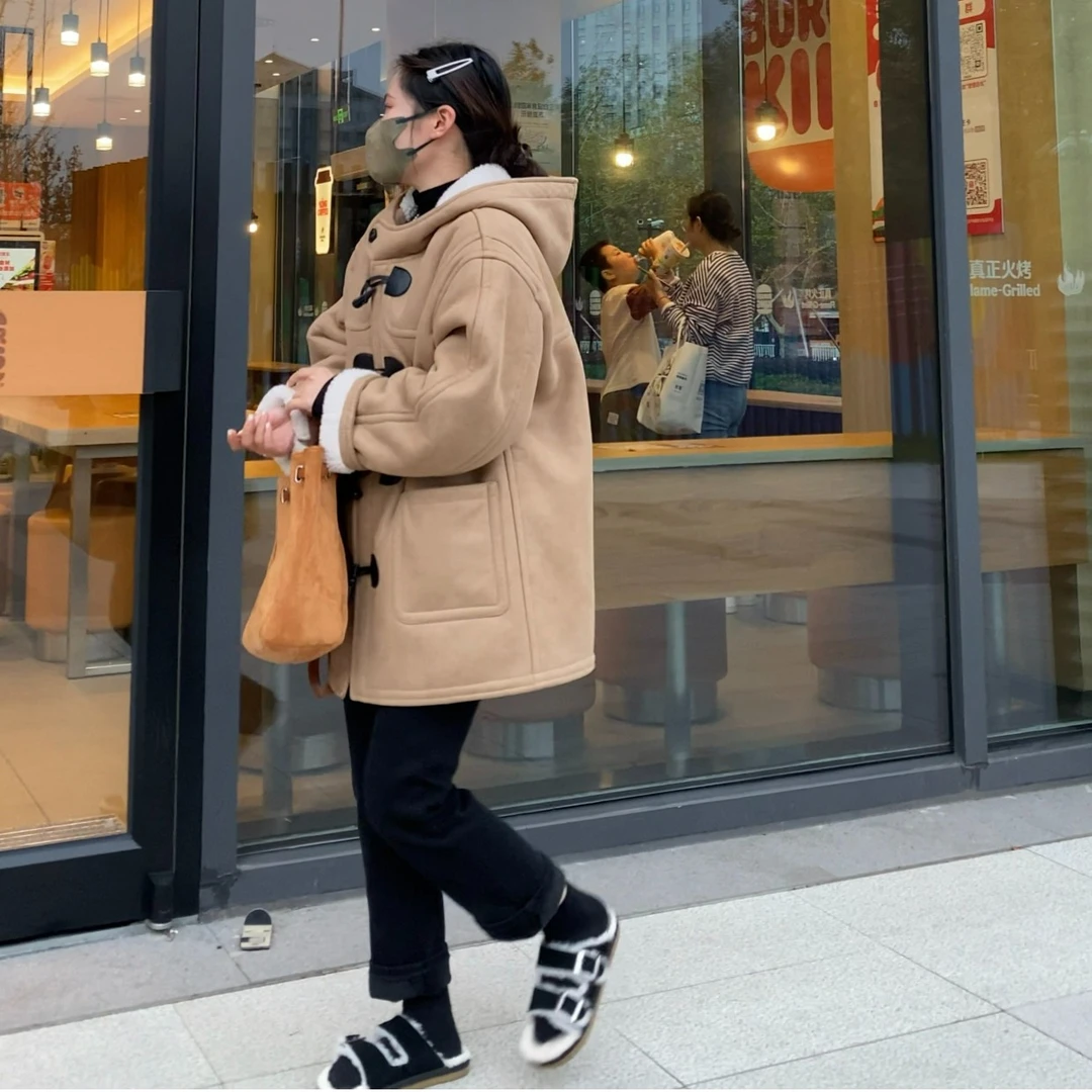 韩系牛角扣厚实保暖连帽外套
