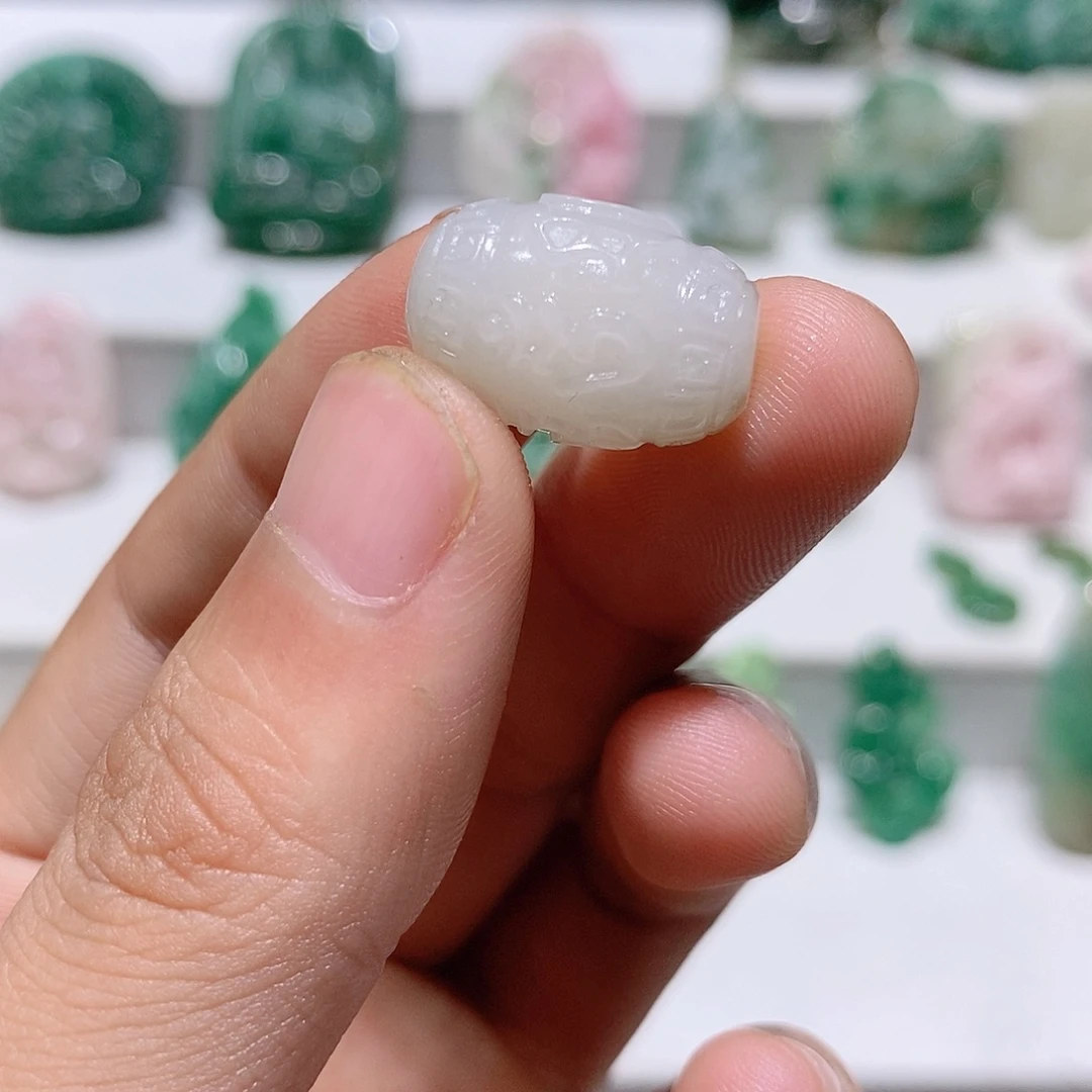 独山玉未镶嵌吊坠