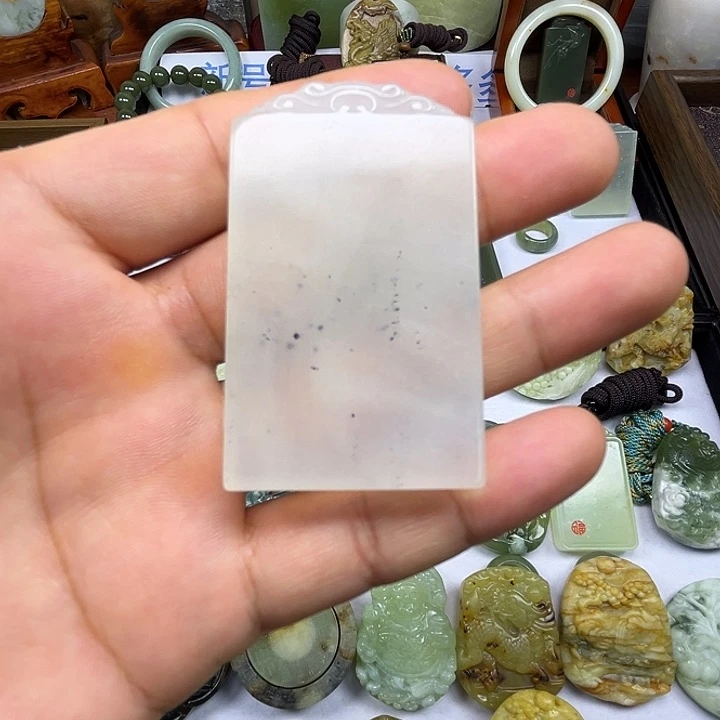 岫玉未镶嵌吊坠(赠链)