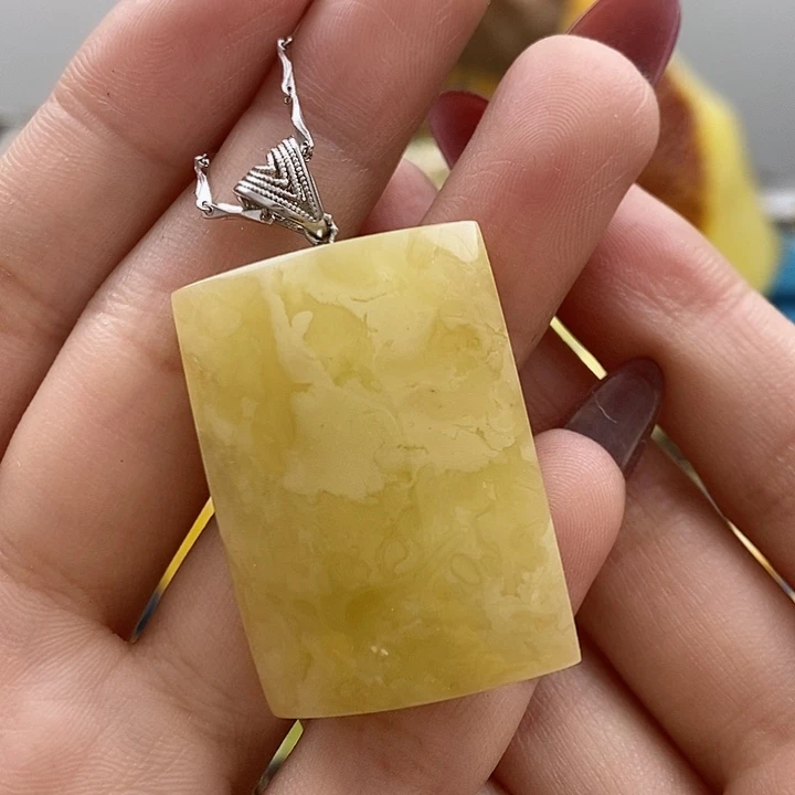 琥珀颈饰未镶嵌吊坠