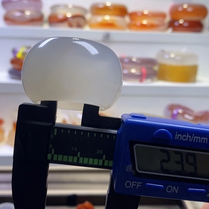 玛瑙/玉髓戒指未镶嵌毛****?有花纹，没有裂