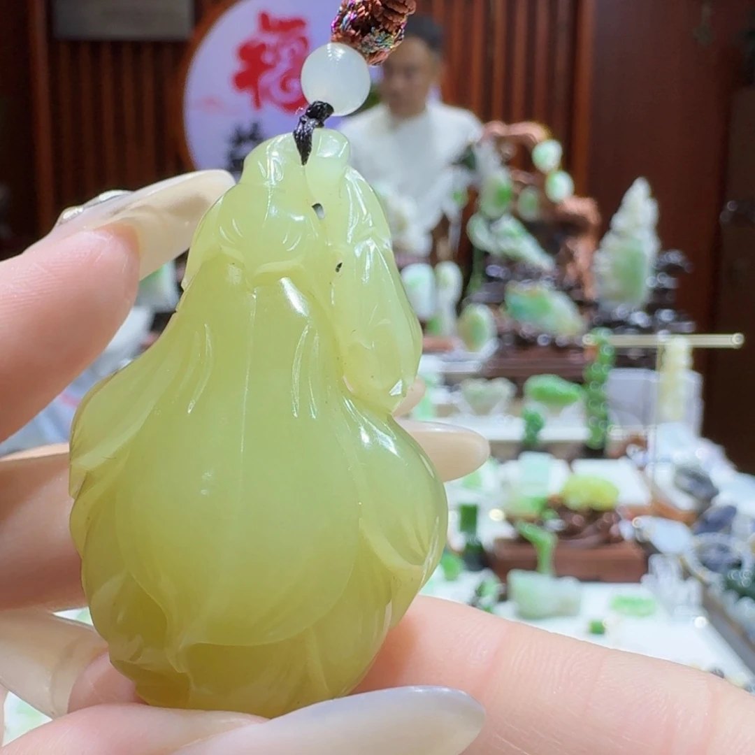 未镶嵌和田玉挂件黄口玉兰花