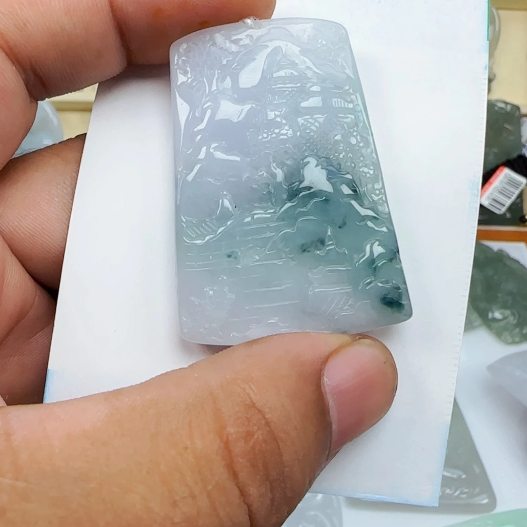 翡翠未镶嵌颈饰，