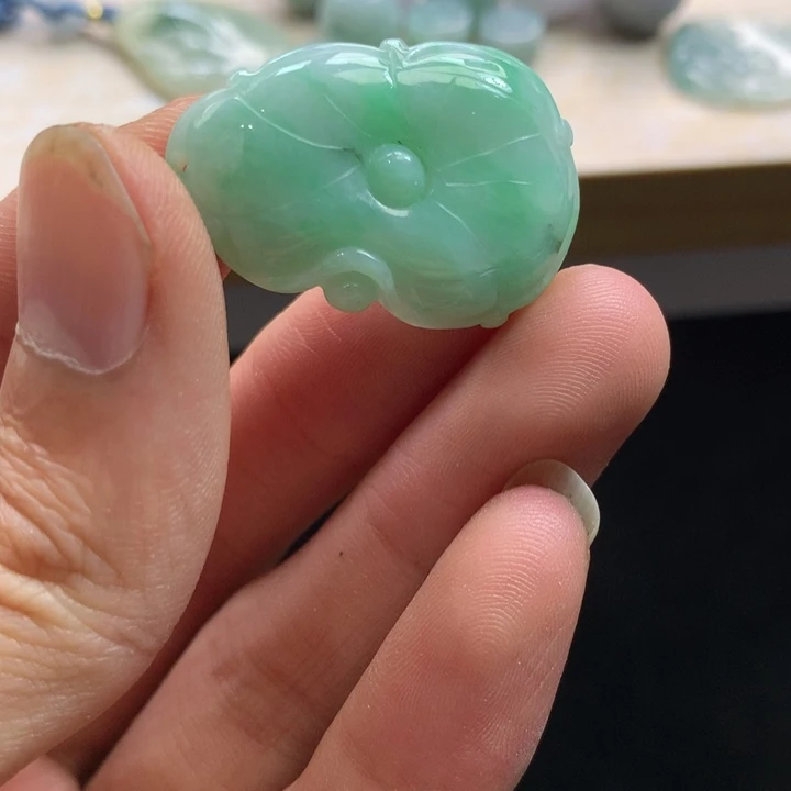 翡翠未镶嵌颈饰吊坠