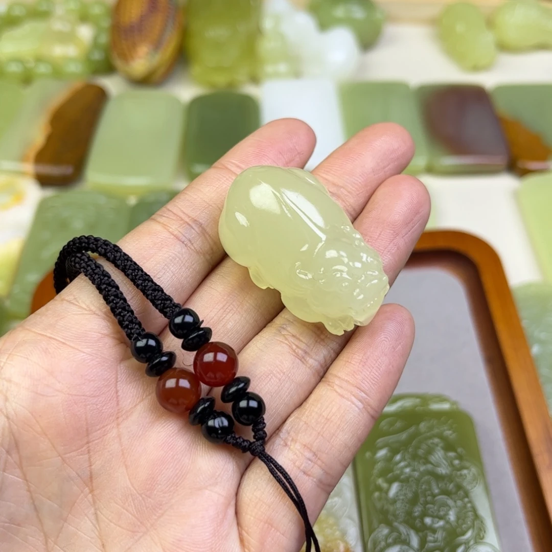 新疆昆仑山料貔貅