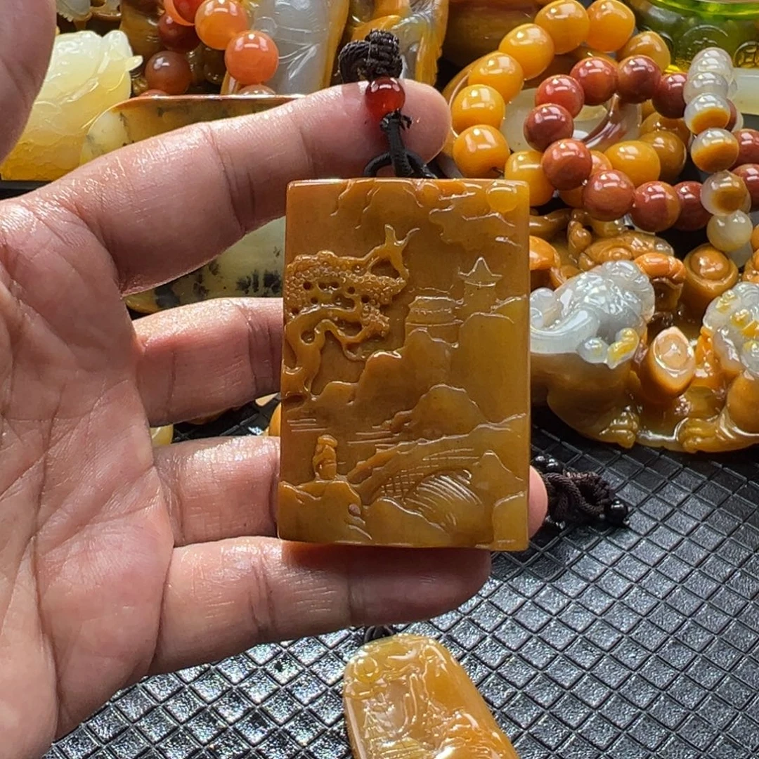 颈饰未镶嵌石英质玉