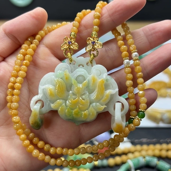 颈饰未镶嵌翡翠吊坠